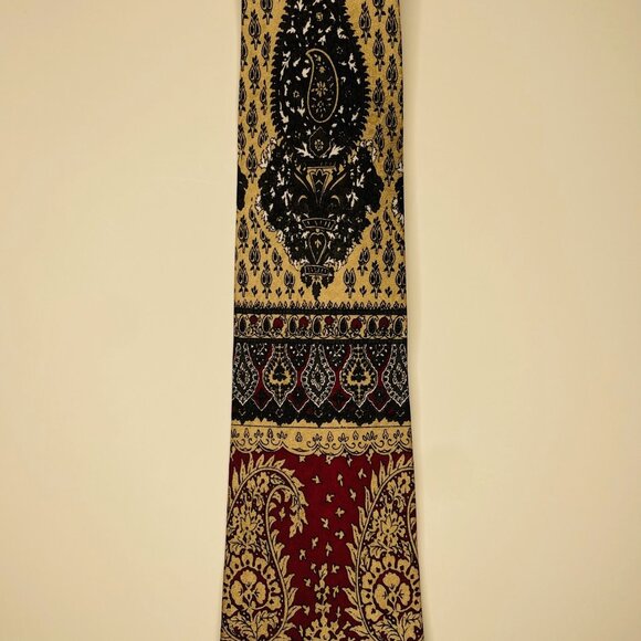Hand Made Beautiful Red and Gold Paisley Silk Necktie - Picture 4 of 8